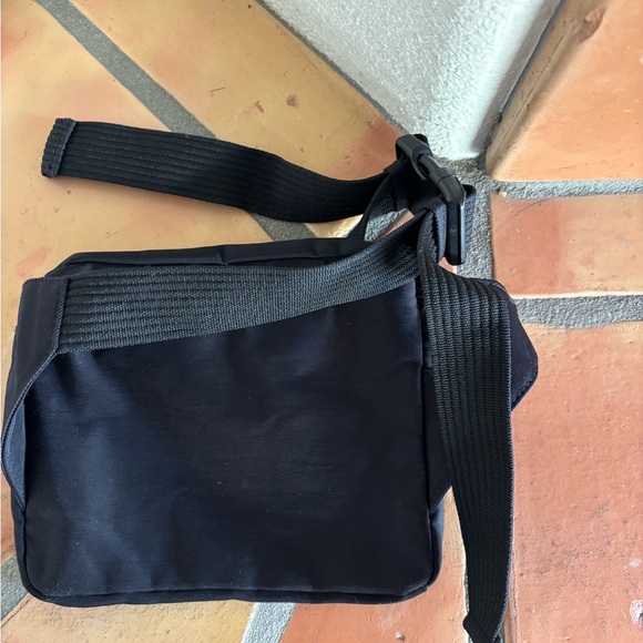 BEIS black nylon travel fanny pack/belt bag - Picture 3 of 3
